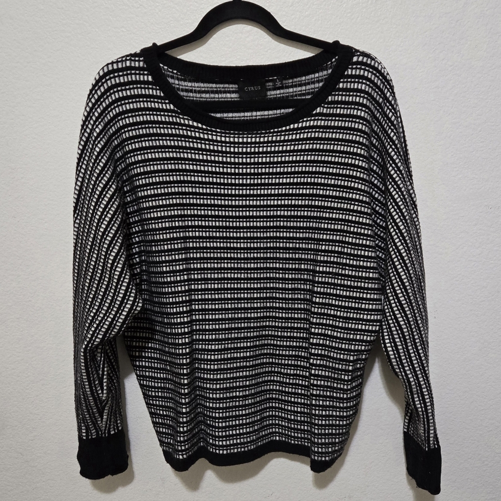 Cyrus Black & White Checkered Sweater Dolman Sleeves Size Large - Picture 3 of 9